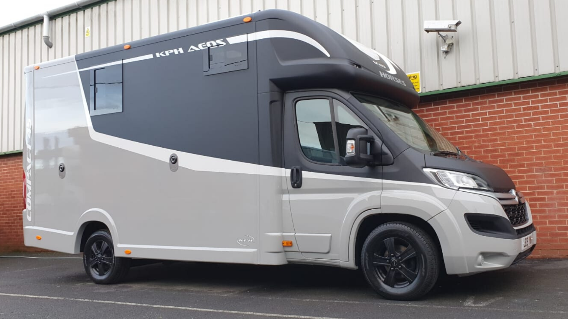 Aeos 4.5 tonne horseboxes